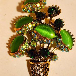 Unique Venus flytrap brooch